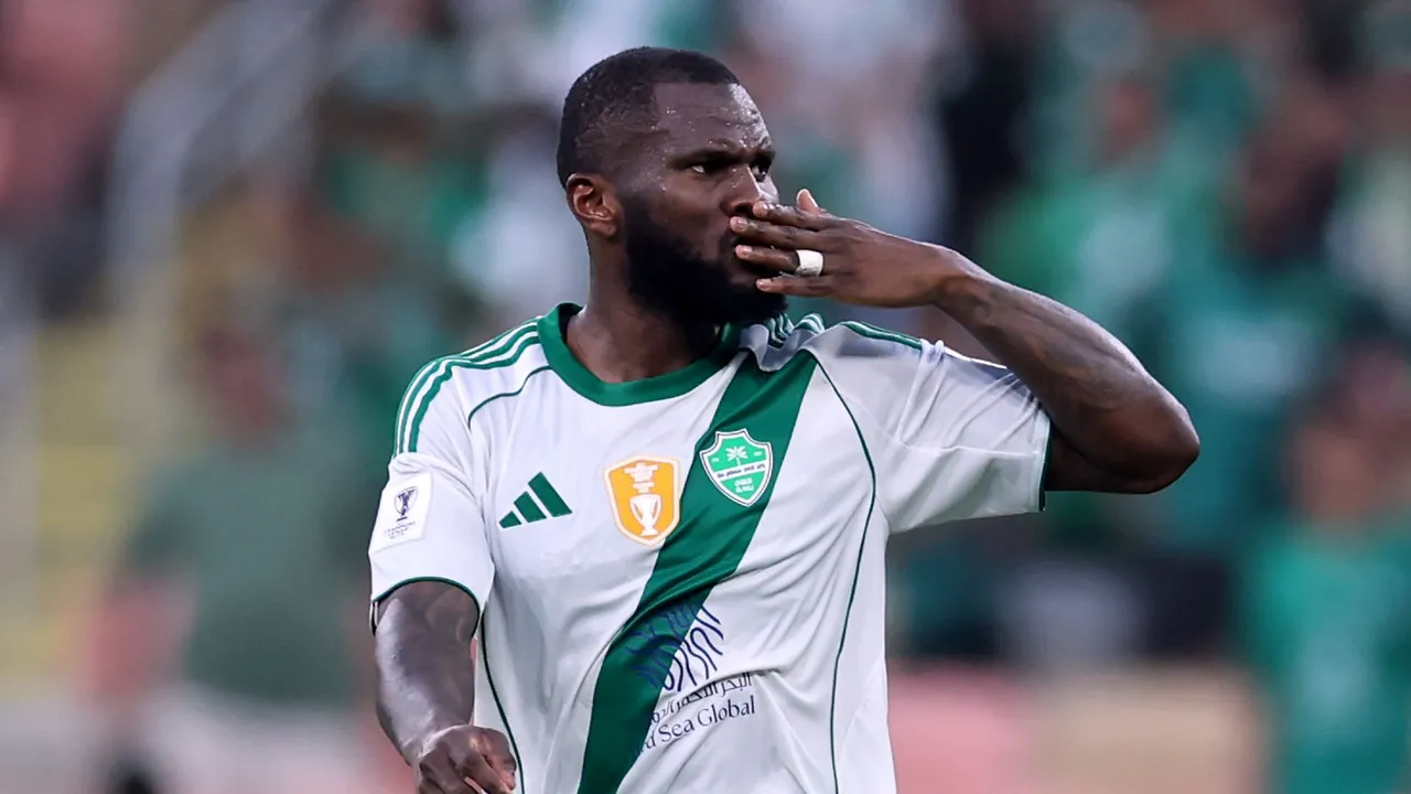 على خطى كيسيه.. مقصلة الدوري السعودي تضرب نجمي النصر والاتحاد